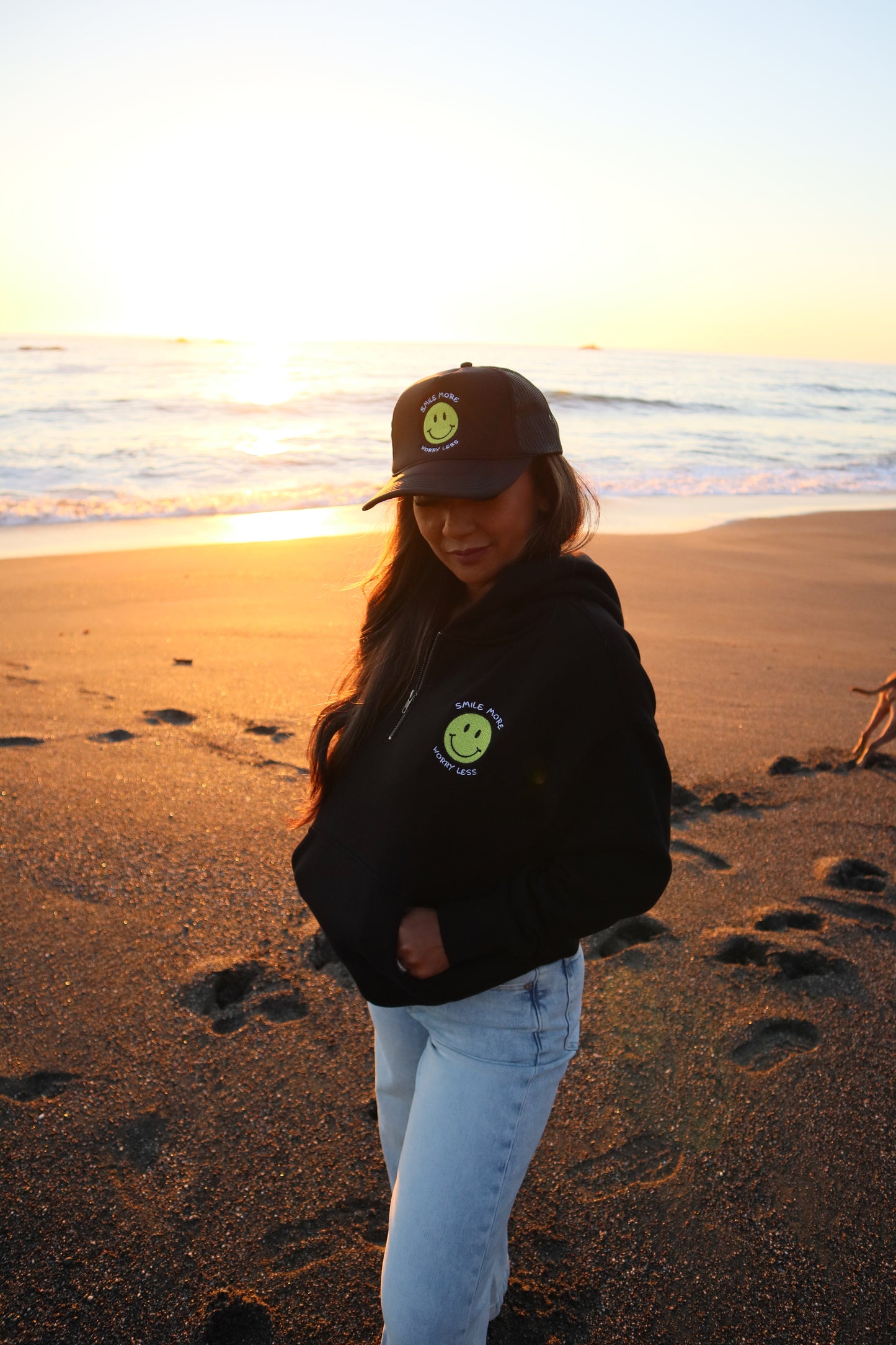 "SMILE MORE,WORRY LESS'' - RELAX HALF ZIP HOODIE