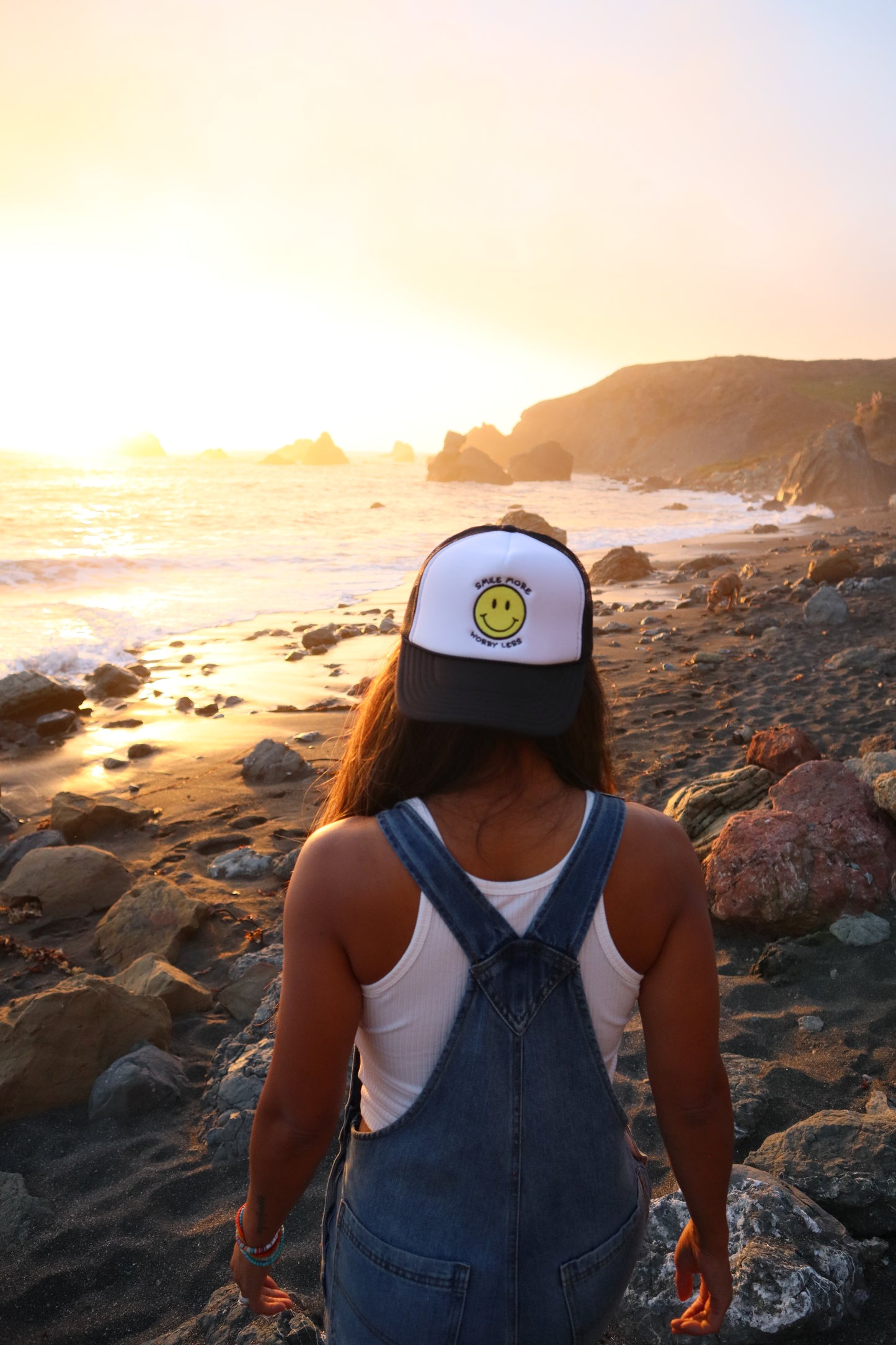 "SMILE MORE,WORRY LESS'' - TRUCKER HAT