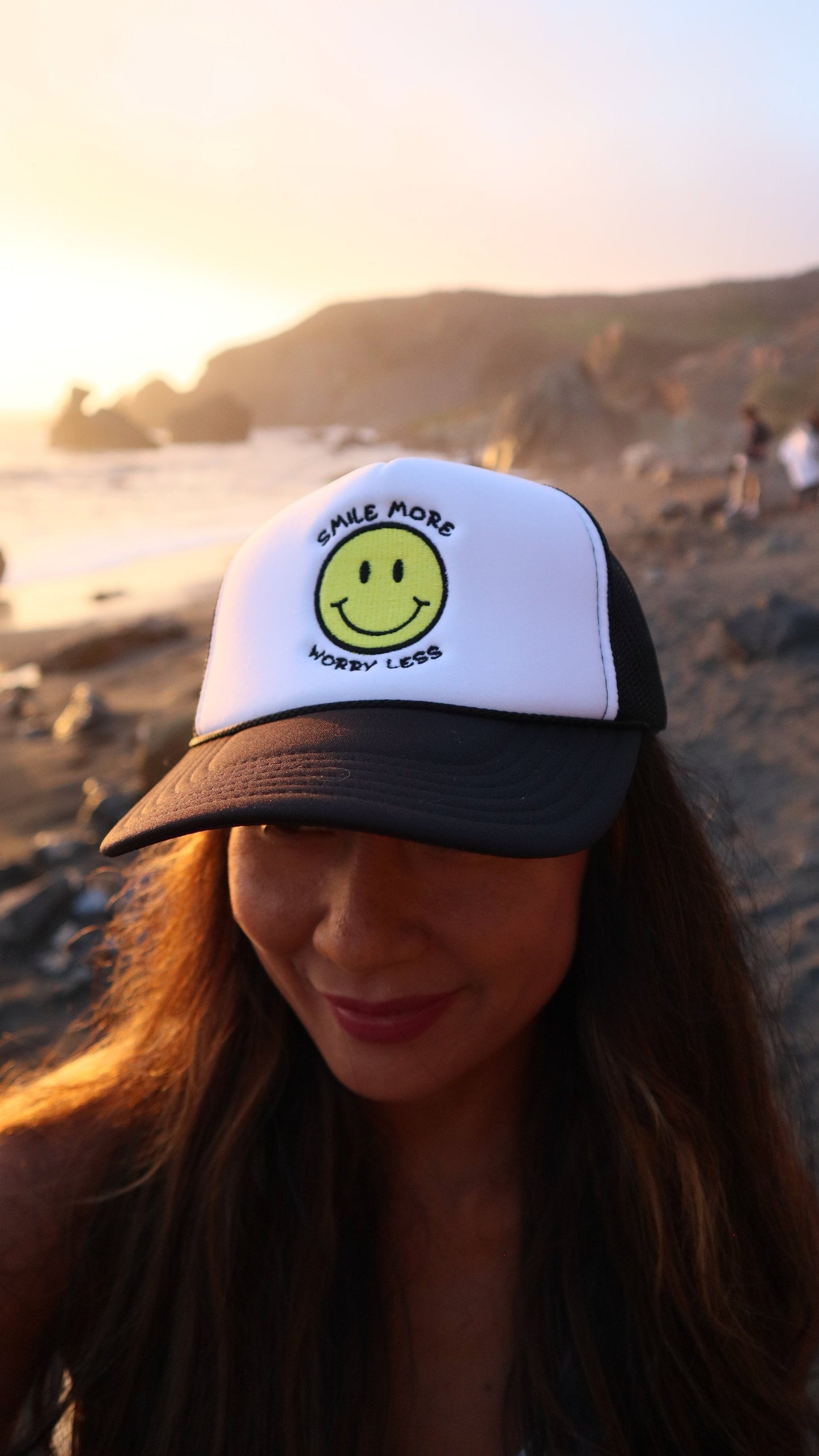 "SMILE MORE,WORRY LESS'' - TRUCKER HAT